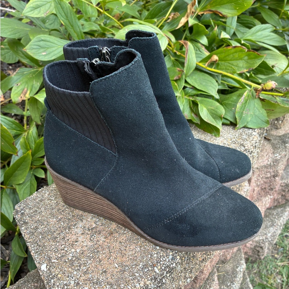 Toms Black Sadie Wedge size 8